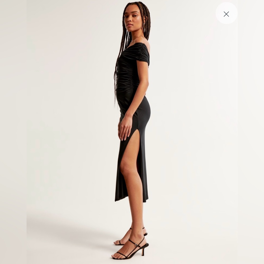 Abercrombie & Fitch Off-The-Shoulder Knit Midi Dress - Picture 2 of 7